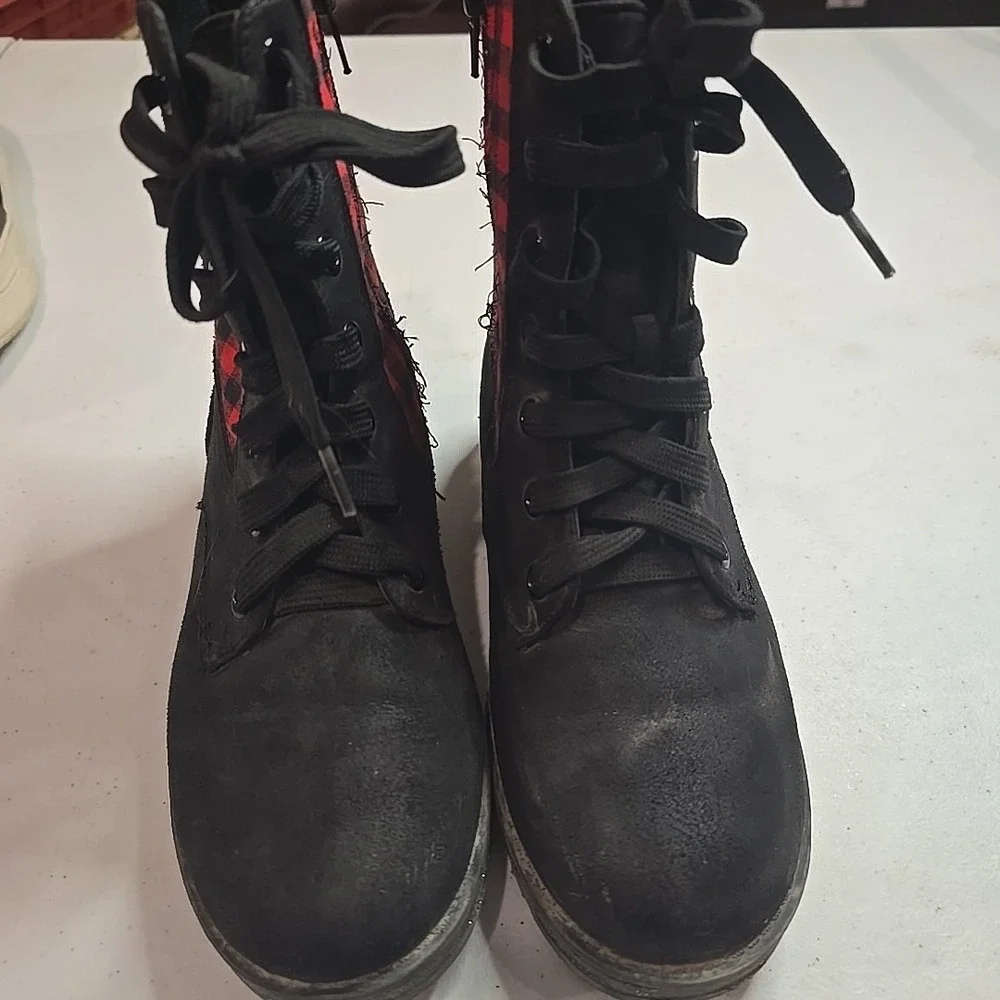 MIA Kids Boots Youth‎ Girls 2 Kissia Side Zip Combat Black & Red Plaid Glitter